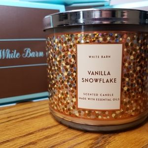 Bath & Body Works / WB Vanilla Snowflake 3-Wick Candle